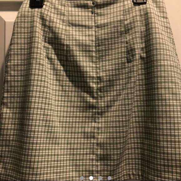 Brandy Melville Green Cara Skirt - Picture 2 of 4